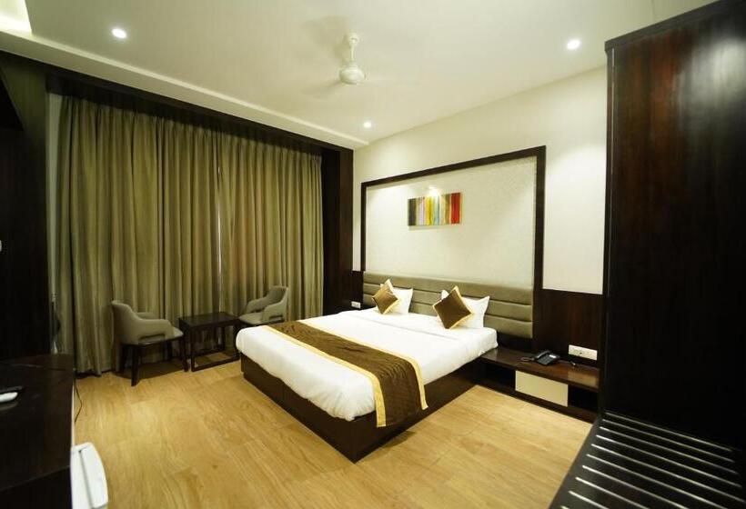 فندق The Royal Inn