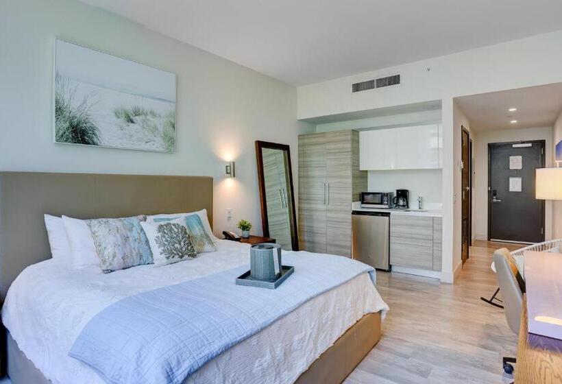 New! Beach Access With Rooftop Pool