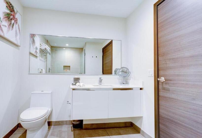 New! Beach Access With Rooftop Pool