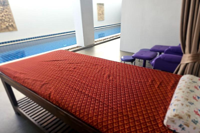 One World One Home Naiharn Hotel By Zuzu