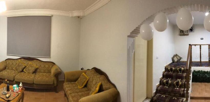 پانسیون Asser House