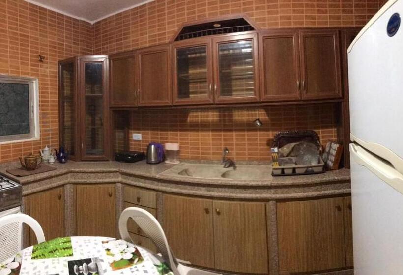 پانسیون Asser House