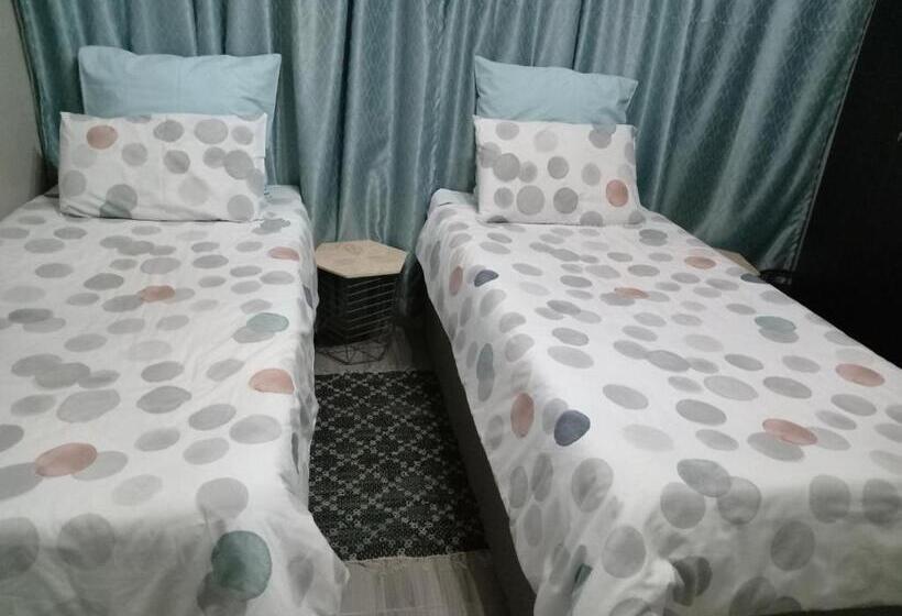 ペンション Family House