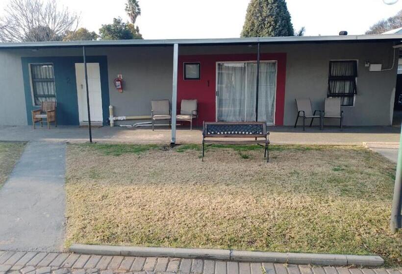 ペンション Family House