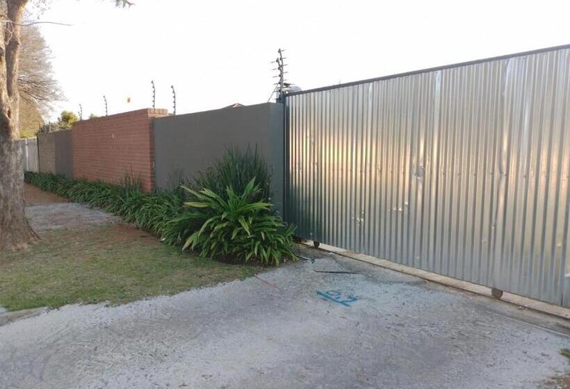 ペンション Family House