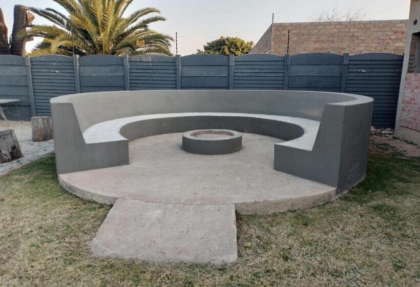 ペンション Family House