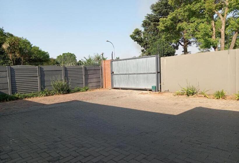 ペンション Family House