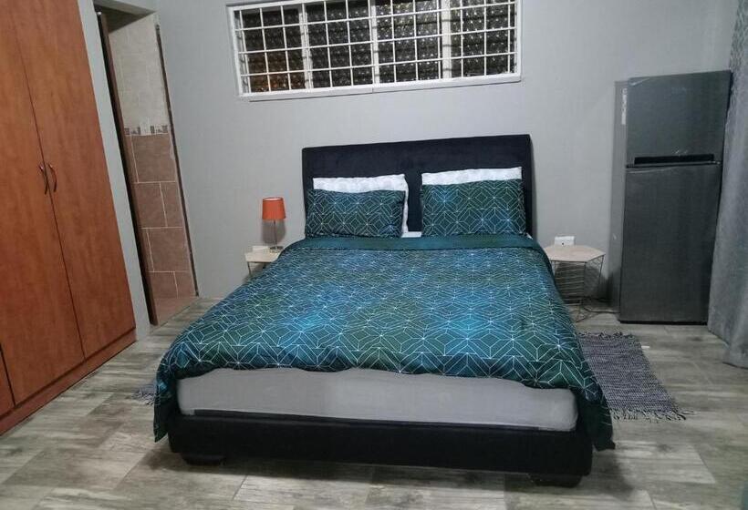 ペンション Family House