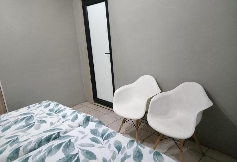 ペンション Family House