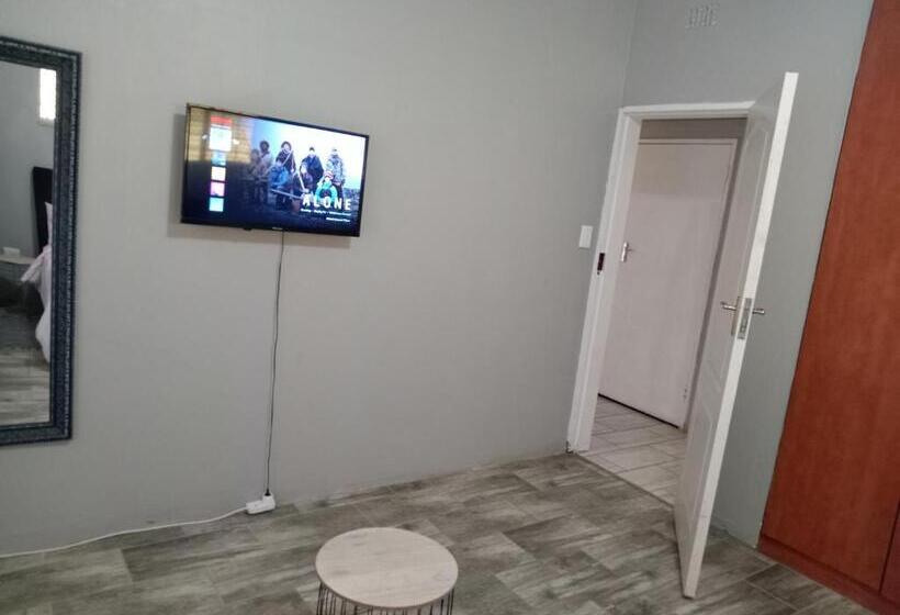 ペンション Family House