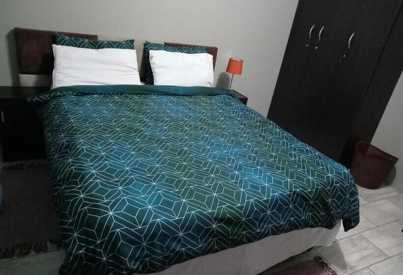 ペンション Family House