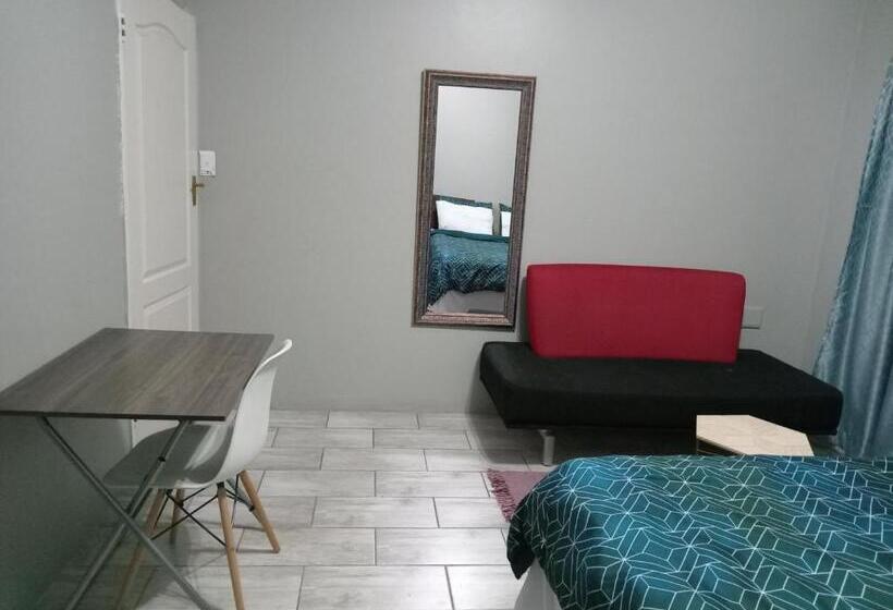 ペンション Family House