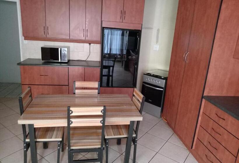 ペンション Family House