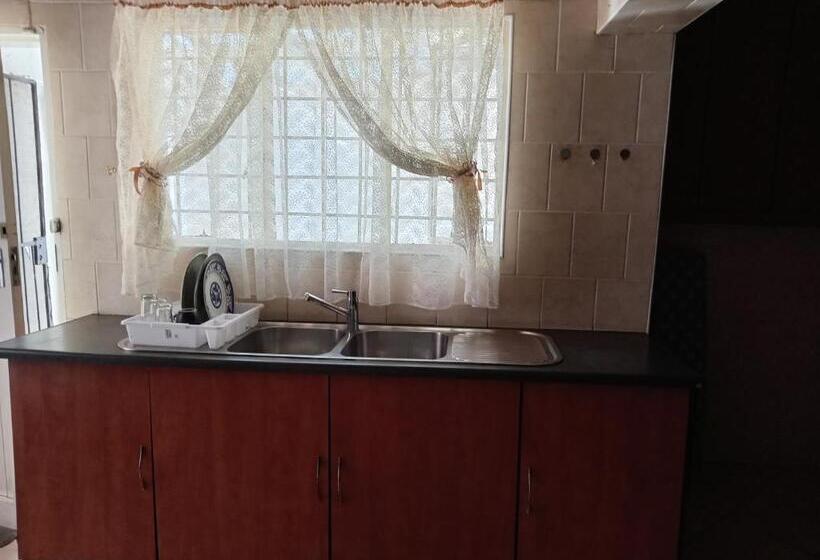 ペンション Family House