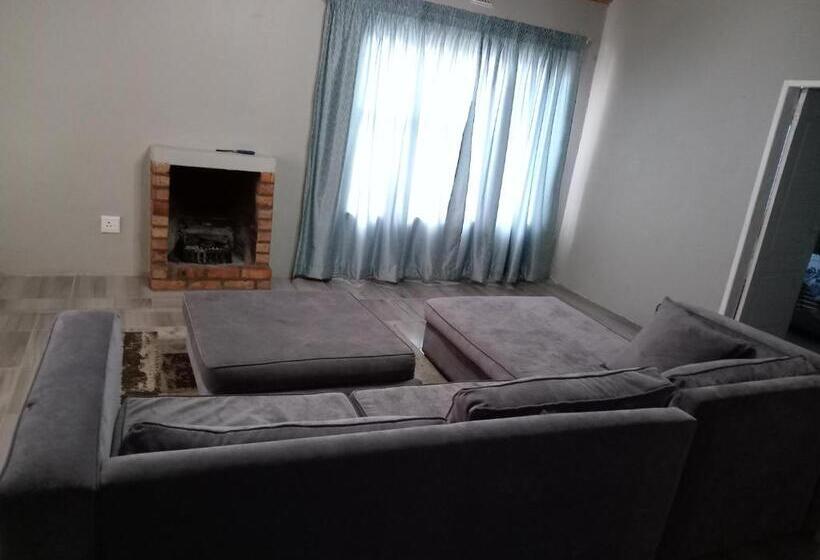 ペンション Family House