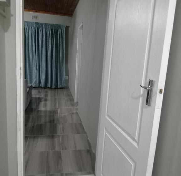 ペンション Family House