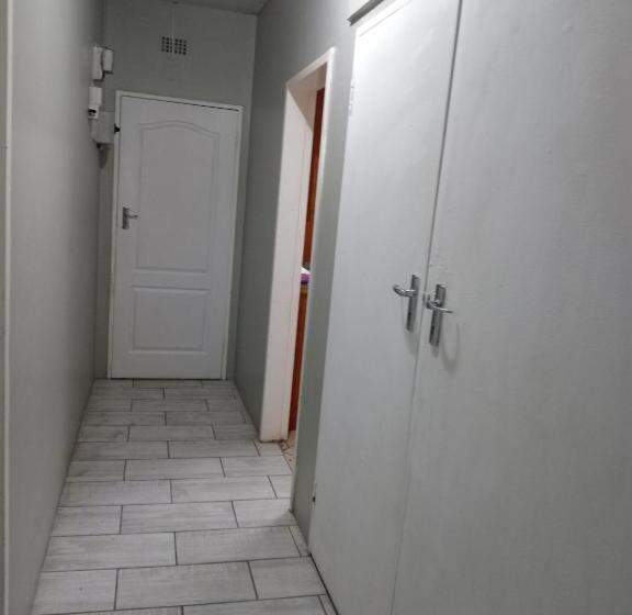 ペンション Family House