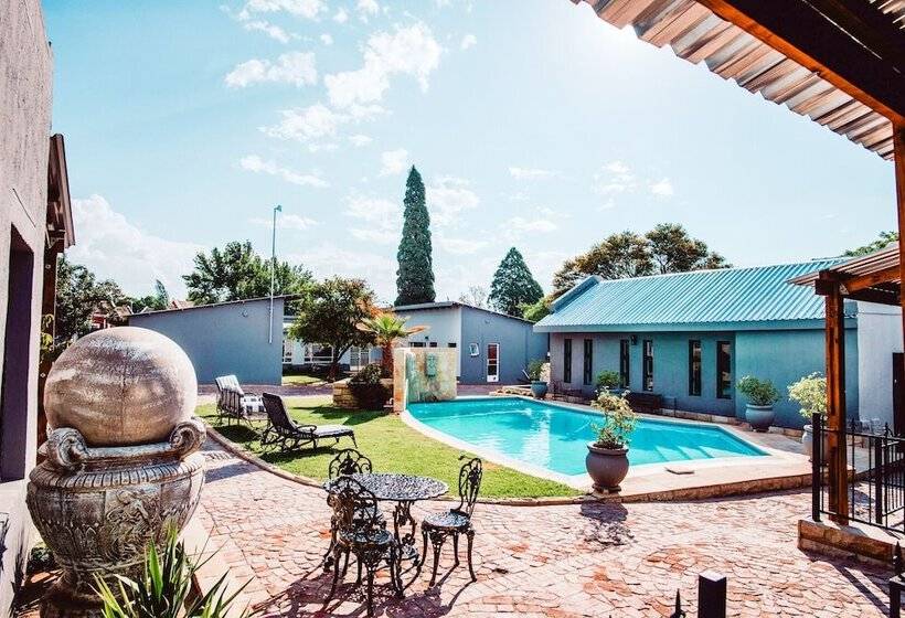 Пансион Le Grant Guesthouse And Conference Facility