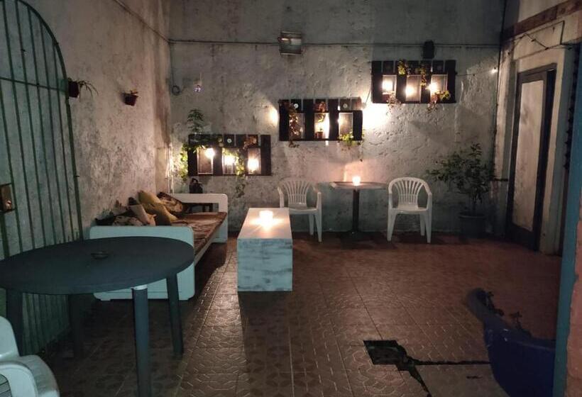 پانسیون Patio Urbano Suites & Beds