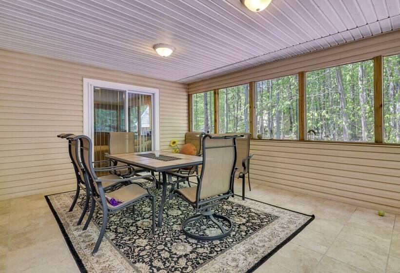 Fire Pit, Kayak & Gas Grill: Pocono Lake Home!