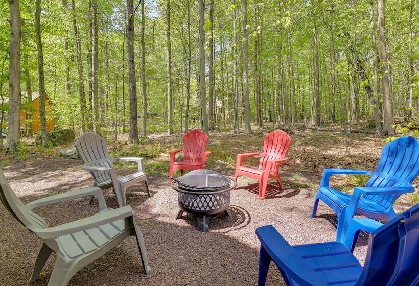 Fire Pit, Kayak & Gas Grill: Pocono Lake Home!