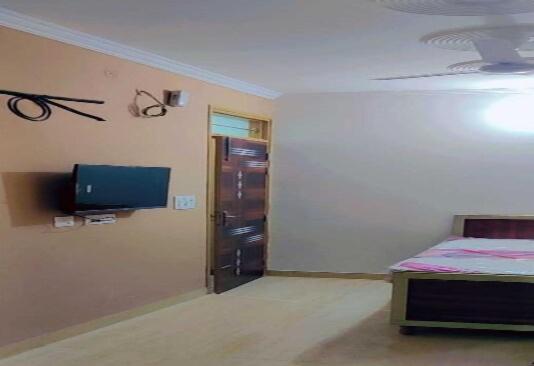 Pop 80730e Hotel Rajeshwari