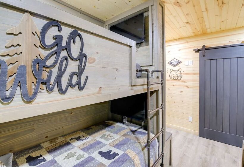 Spacious Sevierville Cabin W/ Hot Tub & Game Room!