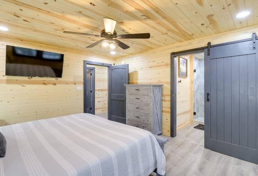 Spacious Sevierville Cabin W/ Hot Tub & Game Room!