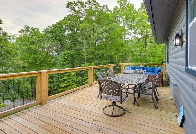 Spacious Sevierville Cabin W/ Hot Tub & Game Room!