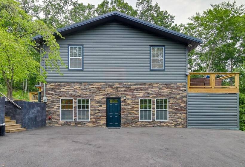 Spacious Sevierville Cabin W/ Hot Tub & Game Room!