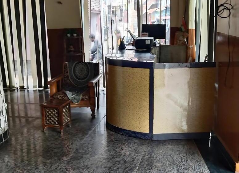 Shriveni Madhav Hotel Near Kalindi Floating Restaurant