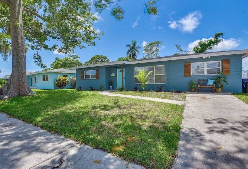 Sunny Home W/ Yard ~ 7 Mi To Anna Maria Island!