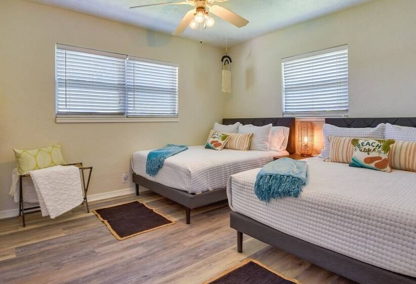 Sunny Home W/ Yard ~ 7 Mi To Anna Maria Island!