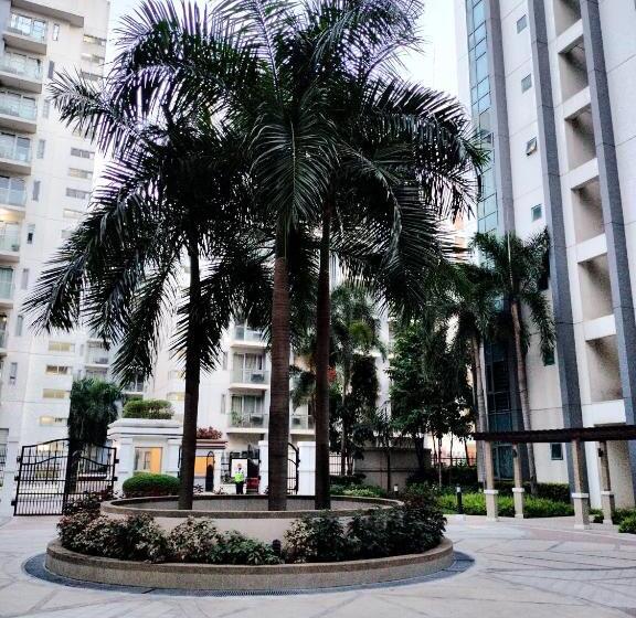 Affordable Condotel Near Airport At 2 Palm Tree Villas