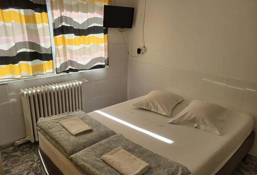 هاستل Gara De Nord Banat 4 You