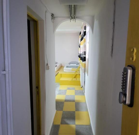 هاستل Gara De Nord Banat 4 You