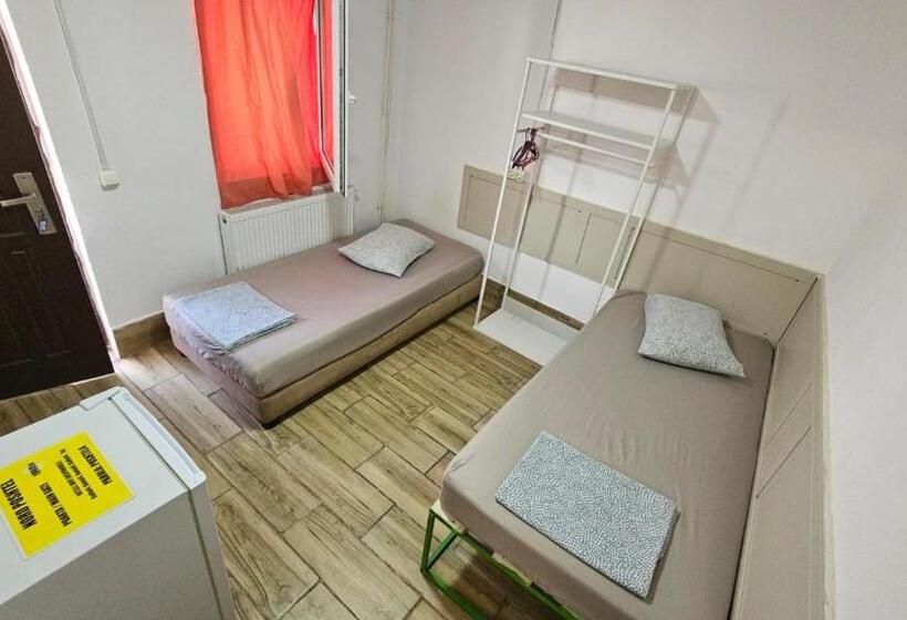 هاستل Gara De Nord Banat 4 You