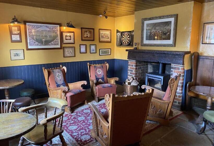 ユースホステル The George Inn St Mary Bourne