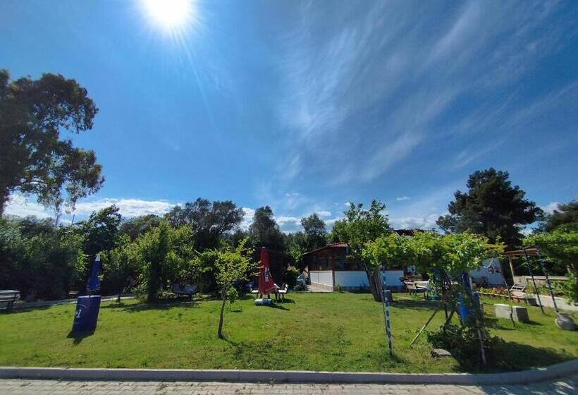 Bed and Breakfast Kandyba Restoran & Bungalov