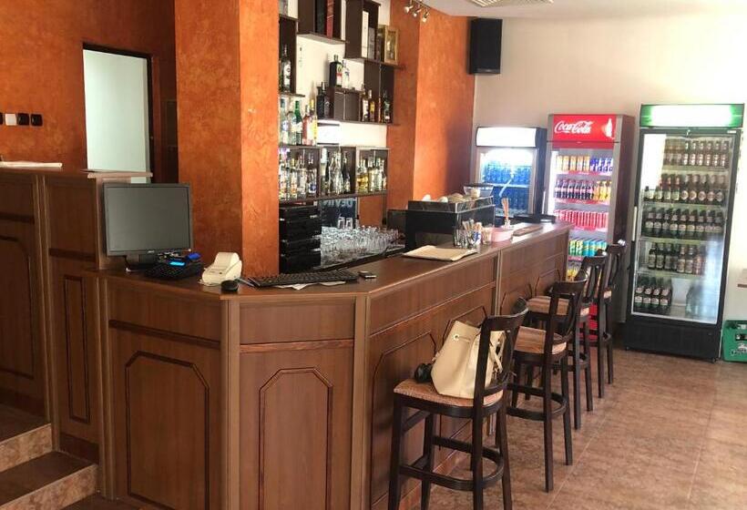 ベッドアンドブレックファースト Kris Hotel & Restaurant