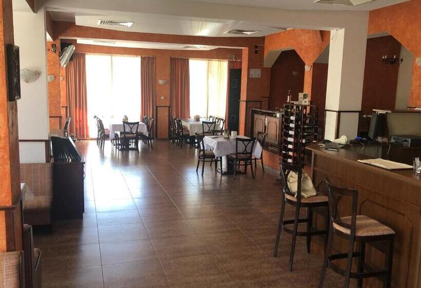 ベッドアンドブレックファースト Kris Hotel & Restaurant