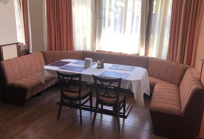 ベッドアンドブレックファースト Kris Hotel & Restaurant