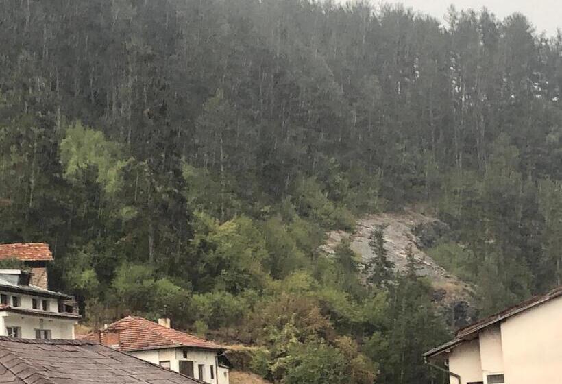 ベッドアンドブレックファースト Kris Hotel & Restaurant