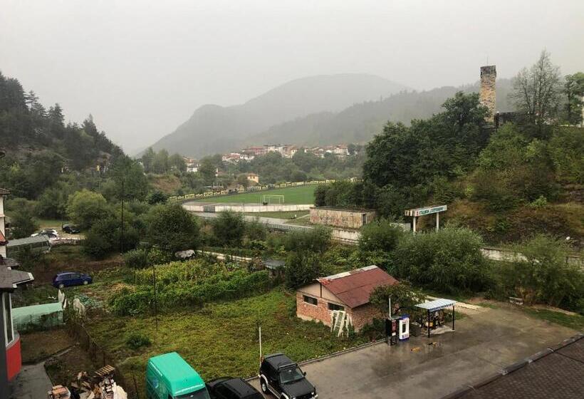 ベッドアンドブレックファースト Kris Hotel & Restaurant