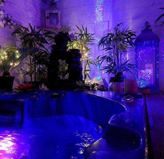 צימר La Chaumière De La Forêt Enchantée, Week End Insolite, Avec Jacuzzi Privatif Dans Espace Bien Etre
