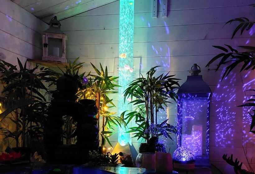 צימר La Chaumière De La Forêt Enchantée, Week End Insolite, Avec Jacuzzi Privatif Dans Espace Bien Etre