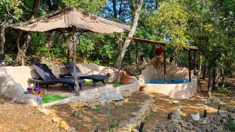 צימר La Chaumière De La Forêt Enchantée, Week End Insolite, Avec Jacuzzi Privatif Dans Espace Bien Etre