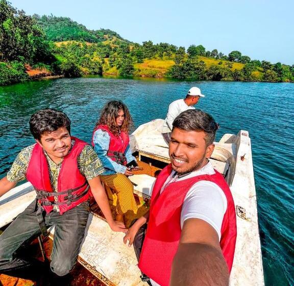 مبيت وإفطار Lakeview Resort Near Lavasa By Maharashtra Camper’s