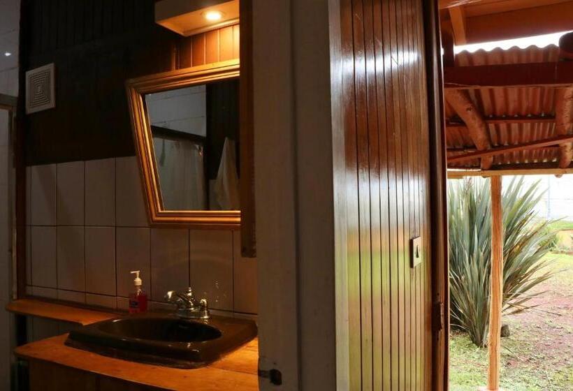 مبيت وإفطار Poas Volcano & La Paz Waterfall Cabins