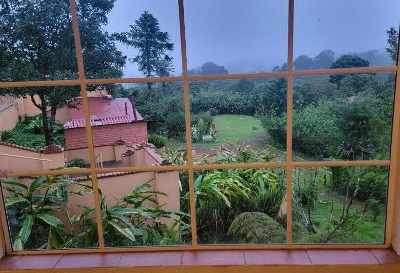 مبيت وإفطار Poas Volcano & La Paz Waterfall Cabins